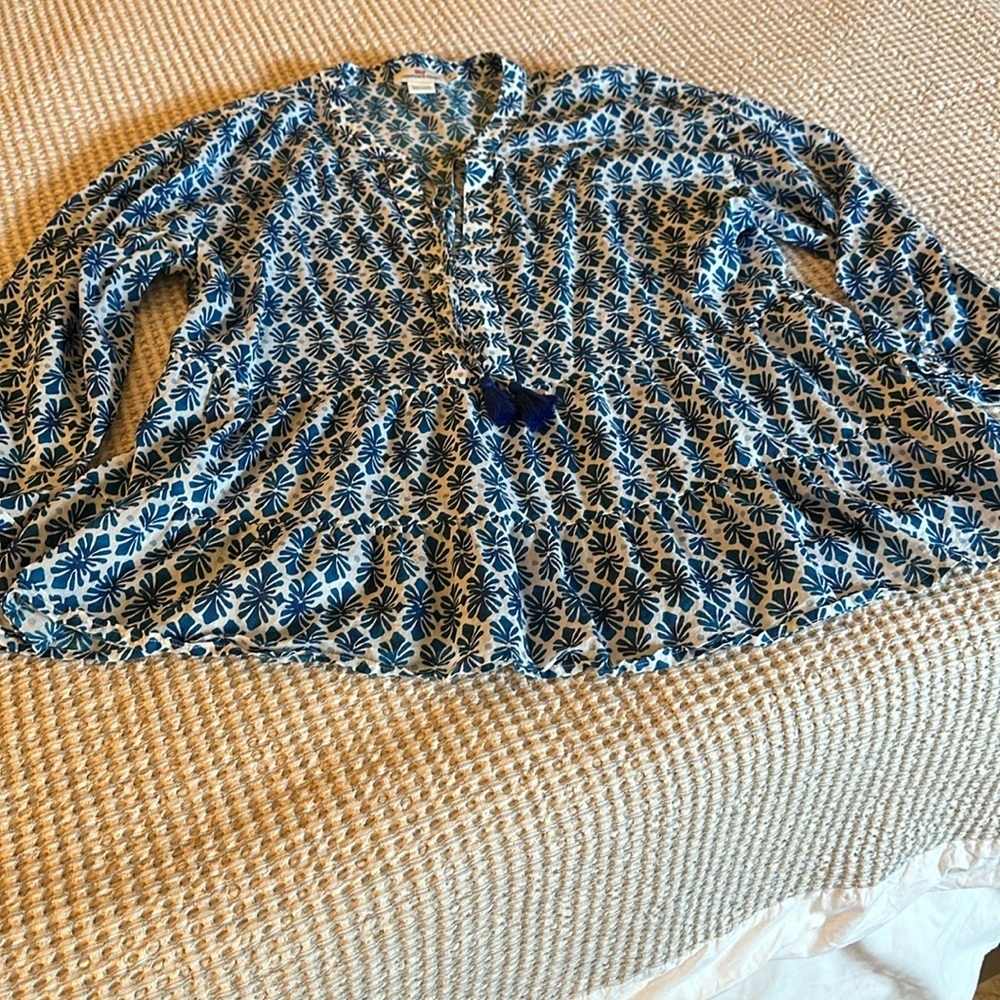 Vinyard Vines M blue white cotton blouse like new